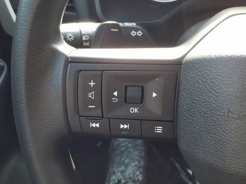 Used 2025 Nissan Rogue S image 19