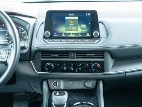 Used 2023 Nissan Rogue S image 30