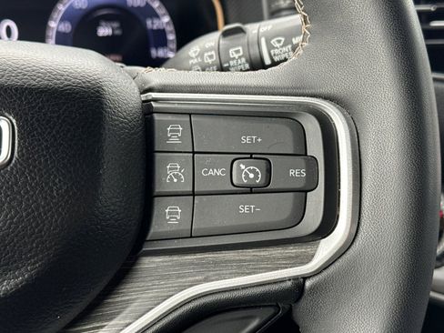 Used 2024 Jeep Wagoneer L Series II w/ Flexible Seating Group RWD image 31