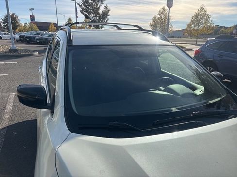 Used 2018 Nissan Rogue SV image 2