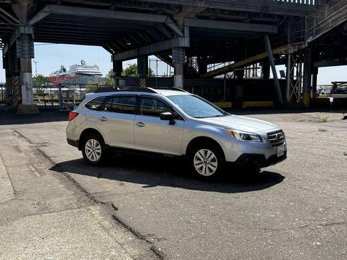 Used 2017 Subaru Outback 2.5i AWD/4WD image 14