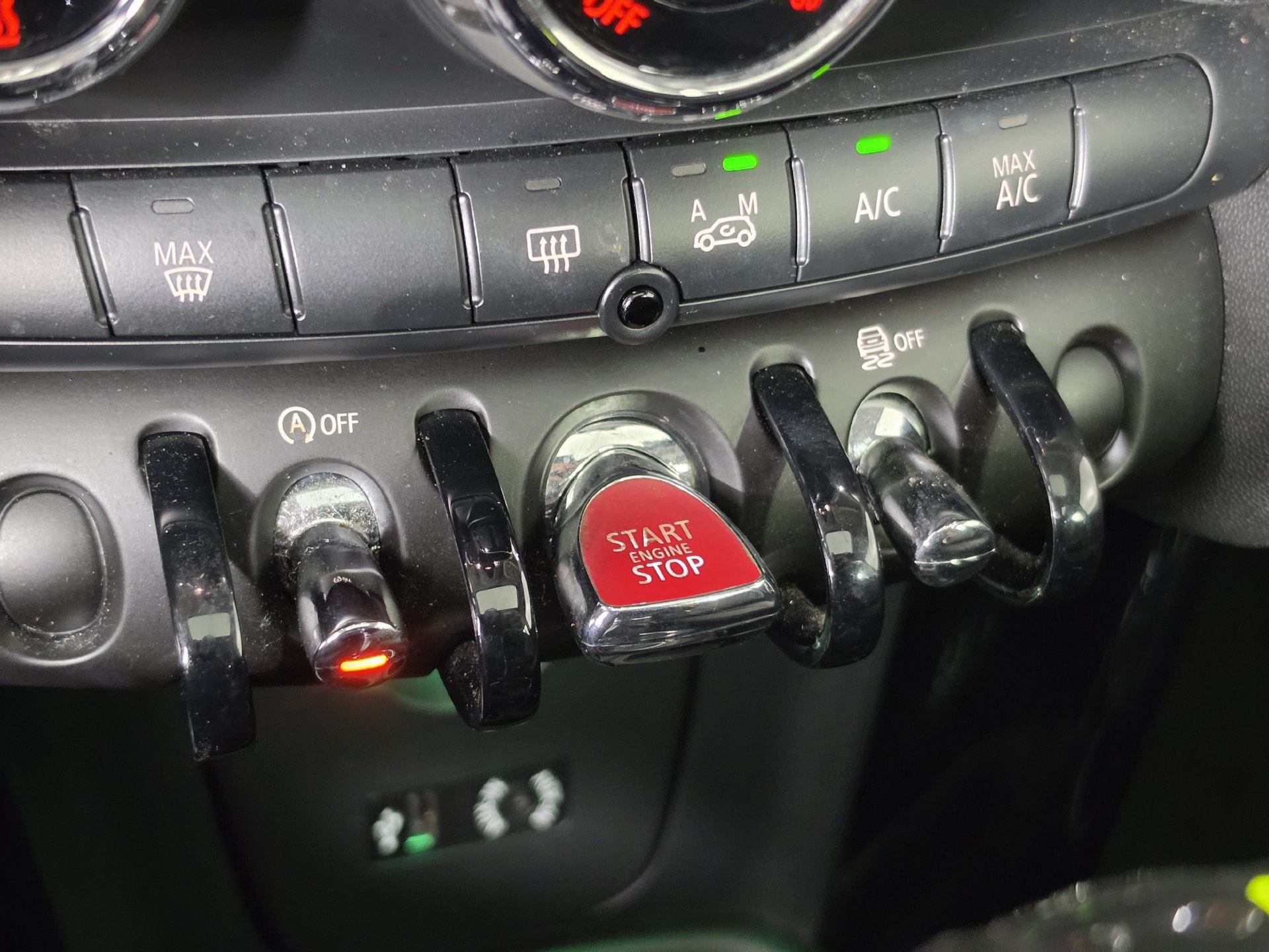 Used 2016 MINI Cooper 2-Door Hardtop FWD image 15
