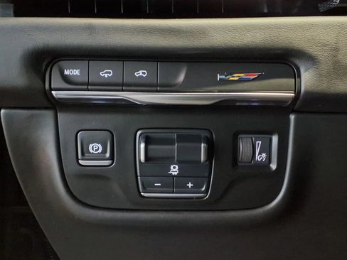 Used 2025 Cadillac Escalade V AWD/4WD image 18