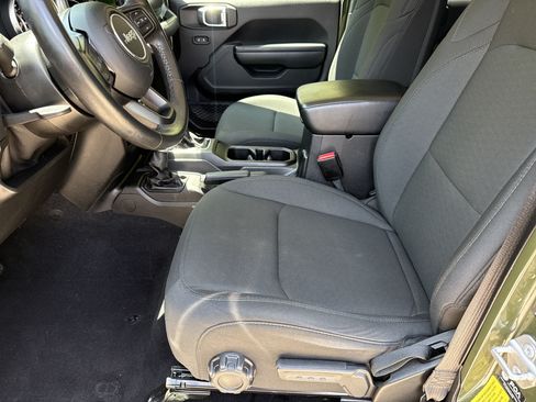Used 2021 Jeep Gladiator Sport AWD/4WD image 9