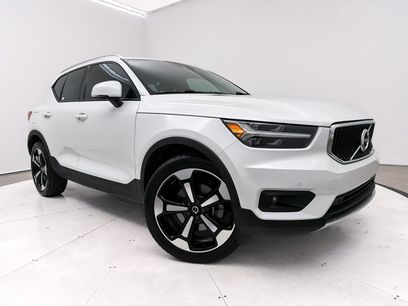 Used 2022 Volvo XC40 T5 Momentum w/ Premium Package