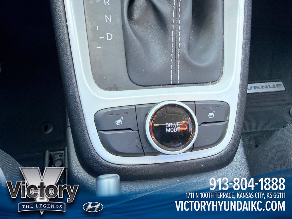 Used 2025 Hyundai Venue Limited FWD image 16