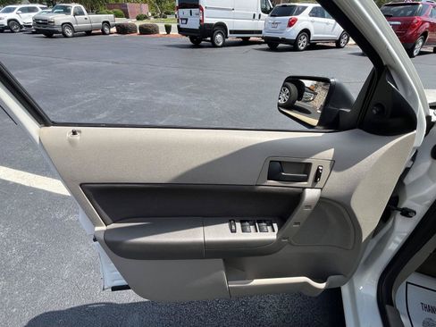Used 2009 Ford Focus SE FWD image 26