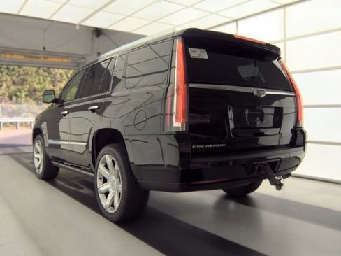 Used 2019 Cadillac Escalade Premium Luxury AWD/4WD image 4