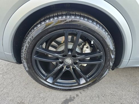 Used 2020 Porsche Cayenne Turbo AWD/4WD image 27