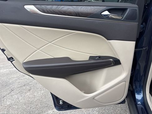 Used 2017 Lincoln MKC Reserve w/ Lincoln MKC Climate Package image 25