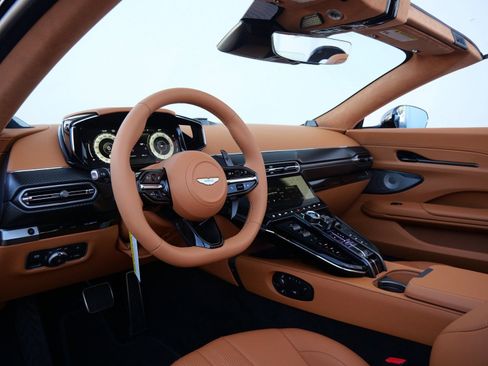 New 2026 Aston Martin V8 Vantage Convertible image 3