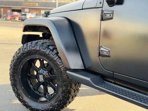 Used 2017 Jeep Wrangler Unlimited Sahara image 10