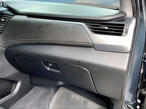 Used 2020 Chevrolet Suburban Premier AWD/4WD image 16