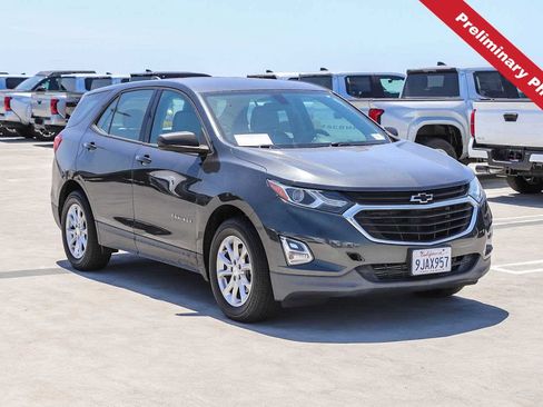 Used 2019 Chevrolet Equinox LS FWD image 3