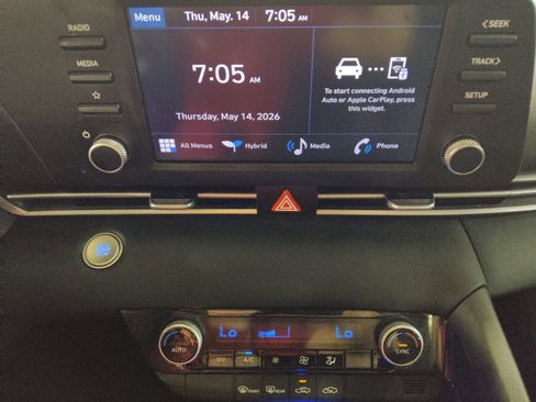 Used 2025 Hyundai Elantra Hybrid FWD image 25