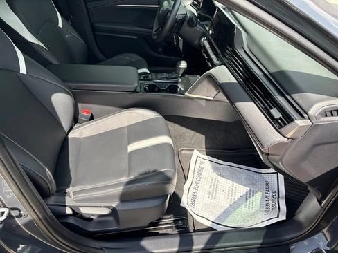 Used 2025 Toyota Camry SE FWD image 29
