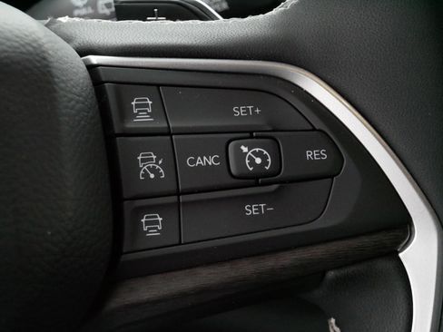 Used 2024 Jeep Grand Cherokee L Limited w/ Black Appearance Package image 25