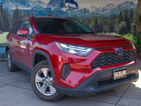 Used 2022 Toyota RAV4 XLE image 3