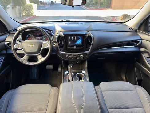 Used 2018 Chevrolet Traverse LT w/ LPO, Black Accent Package FWD image 23