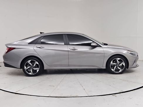 Used 2023 Hyundai Elantra SEL w/ Convenience Package FWD image 7
