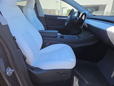 Used 2023 Tesla Model Y Long Range image 15