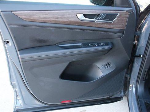 Certified 2025 Volkswagen Atlas SEL Premium R-Line image 13