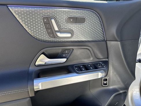 New 2025 Mercedes-Benz GLB 250 250 4MATIC image 14