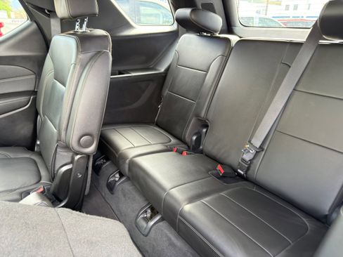 Used 2023 Chevrolet Traverse LT image 17