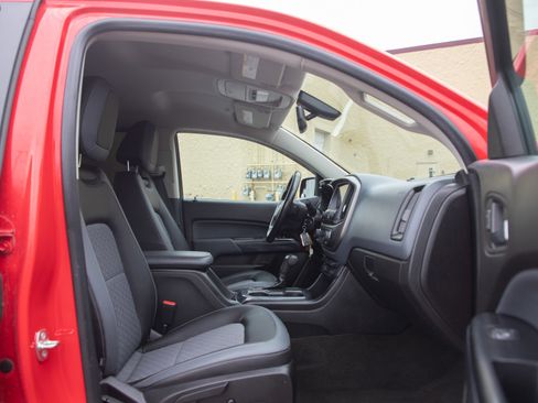 Used 2017 Chevrolet Colorado Z71 AWD/4WD image 11