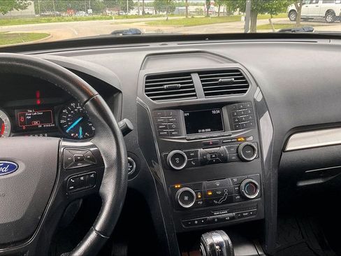 Used 2018 Ford Explorer XLT FWD image 6