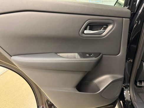 Certified 2026 Nissan Rogue SV AWD/4WD image 14