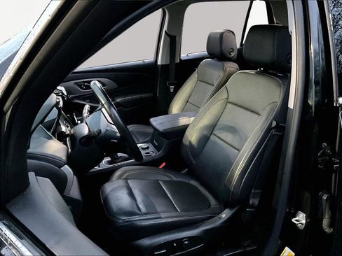 Used 2021 Chevrolet Traverse LT image 14
