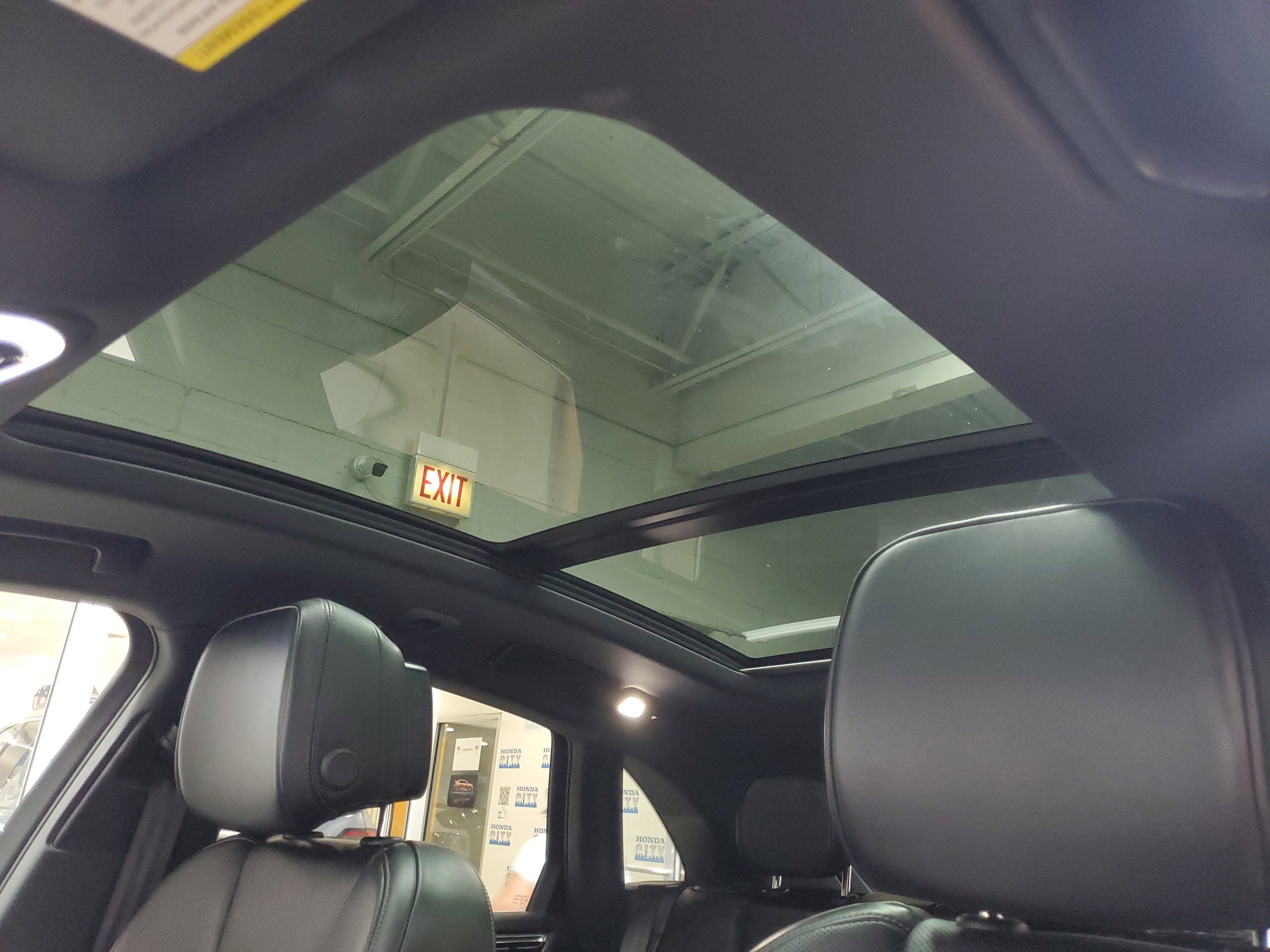 Used 2025 Porsche Macan AWD/4WD image 17