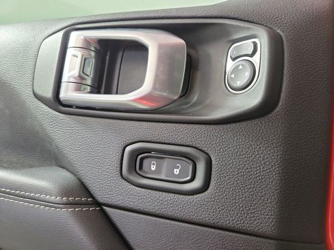 Used 2022 Jeep Wrangler Unlimited Sahara w/ Cold Weather Group AWD/4WD image 16