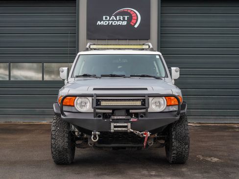 Used 2014 Toyota FJ Cruiser 4WD w/ Convenience Package image 2