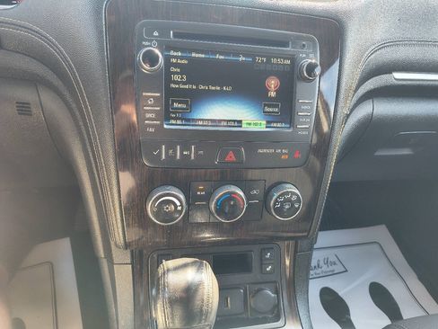 Used 2017 Chevrolet Traverse LT w/ Style and Technology Package FWD image 25