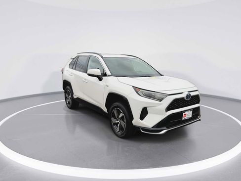 Certified 2021 Toyota RAV4 SE image 2