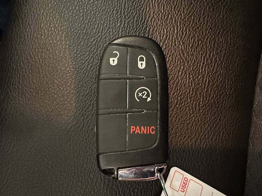 Used 2025 Jeep Compass Latitude AWD/4WD image 17