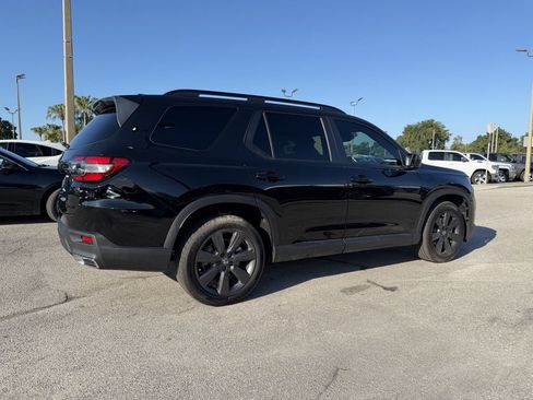 Used 2025 Honda Pilot Sport image 5