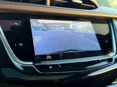 Used 2022 Cadillac XT6 Premium Luxury image 12