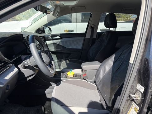 Used 2023 Volkswagen Taos S image 2