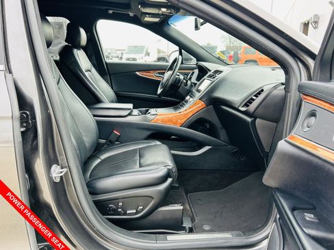 Used 2019 Lincoln Nautilus Reserve w/ Driver Assistance Package image 38