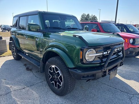 Used 2023 Ford Bronco Outer Banks image 2