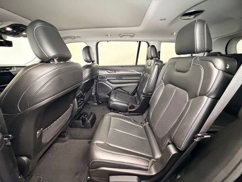 Used 2022 Jeep Grand Cherokee L Limited w/ Luxury Tech Group II AWD/4WD image 5