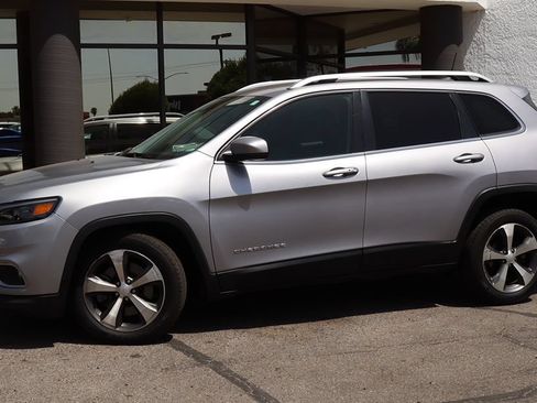 Used 2020 Jeep Cherokee Limited FWD image 4