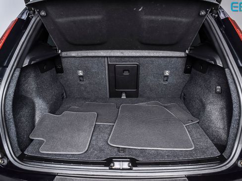 Used 2025 Volvo XC40 B5 Plus image 14