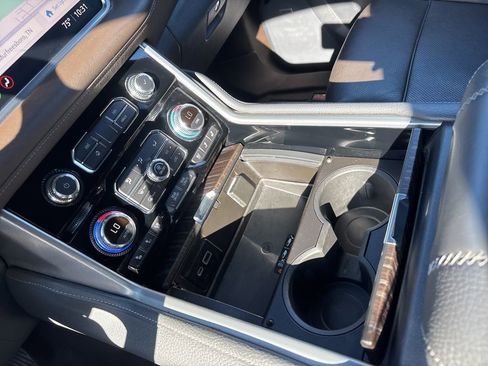 Used 2021 GMC Yukon Denali w/ Denali Premium Package image 19