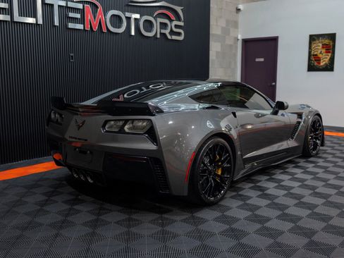 Used 2015 Chevrolet Corvette Z06 w/ Z07 Performance Package RWD image 19