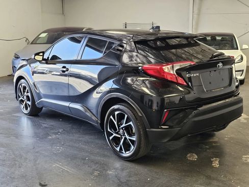 Used 2022 Toyota C-HR XLE FWD image 2