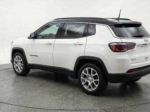 Used 2025 Jeep Compass Limited image 6
